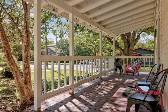 Building Photo - 712 E 44th St