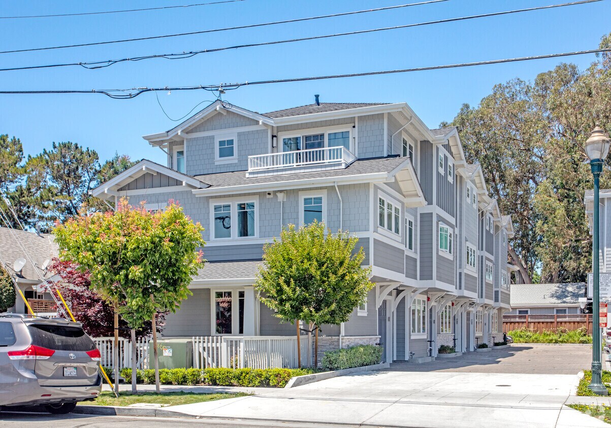 Building Photo - 737 2nd Ave