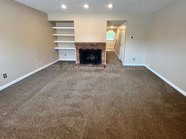 Building Photo - 11560 Community Center Dr