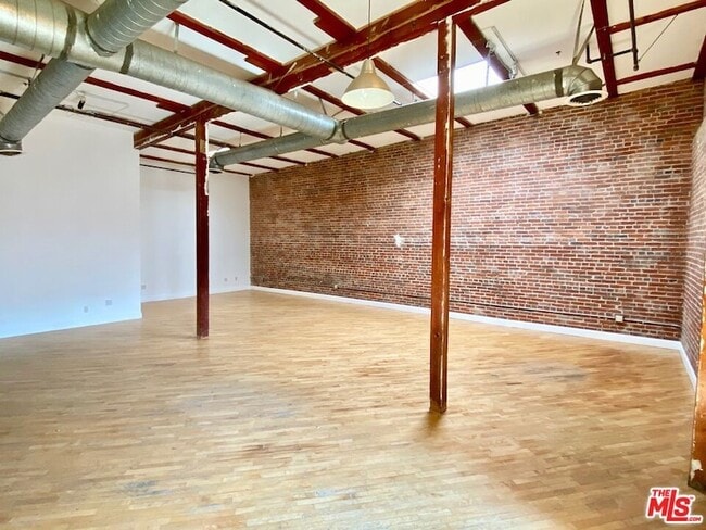 Foto del edificio - 726 S Santa Fe Ave