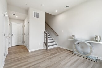 Building Photo - 3503 St Robin Ln