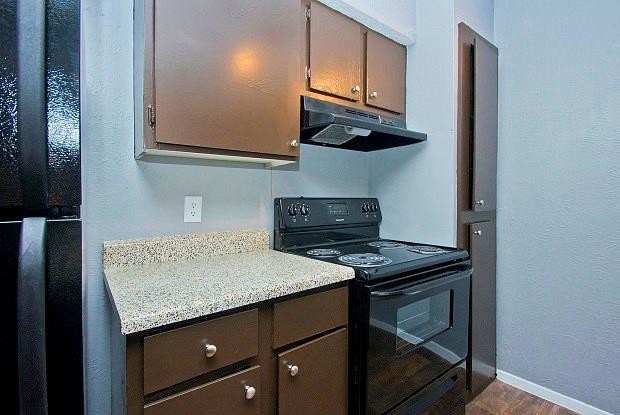 Foto del edificio - 2324 Meadowbrook Gardens Dr