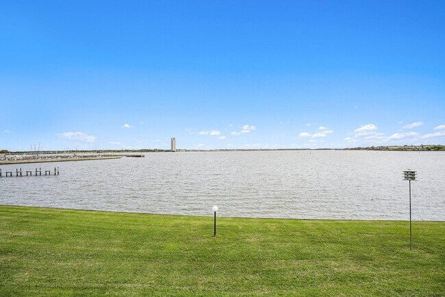 Foto del edificio - 351 Lakeside Ln