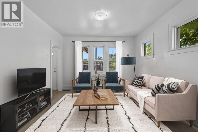 Building Photo - 426 Tecumseh Rd W