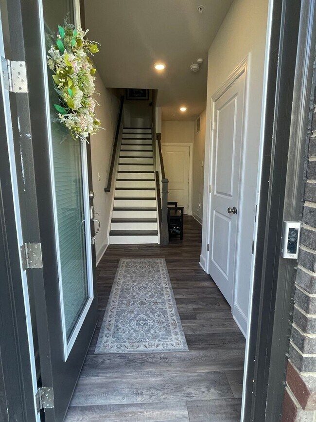 Building Photo - FOUR LEVEL TOWNHOUSE IN DOWNTOWN CROWN, 2 ...