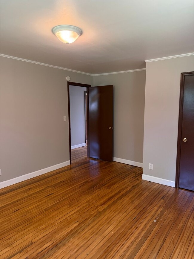 Building Photo - Cute 3 Bedroom/1 Bath House Near Downtown Winston