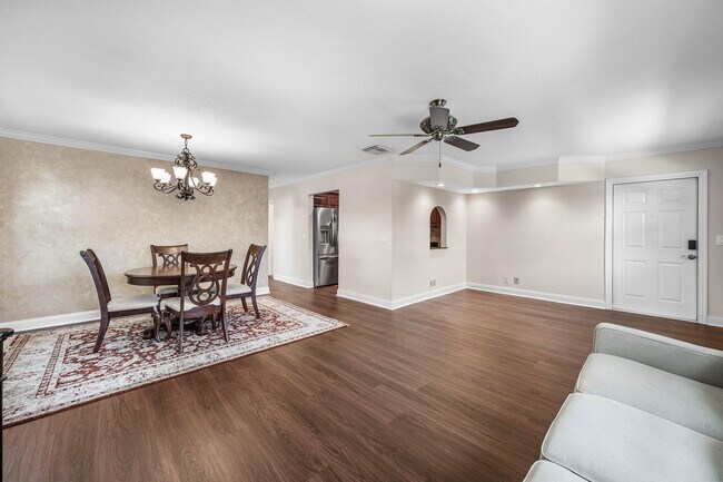 Building Photo - 2303 Lowson Blvd