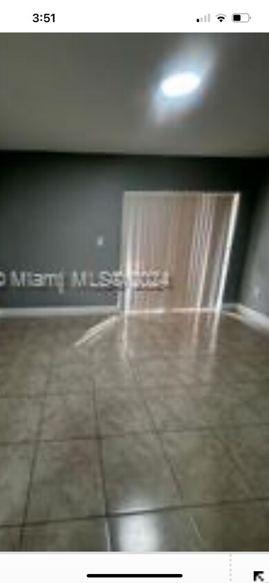 Foto del edificio - 1111 NW 26th St