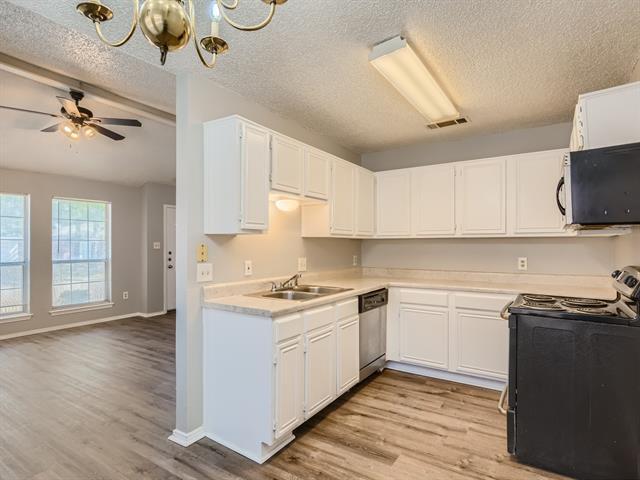 Foto del edificio - 1102 Glen Creek Dr