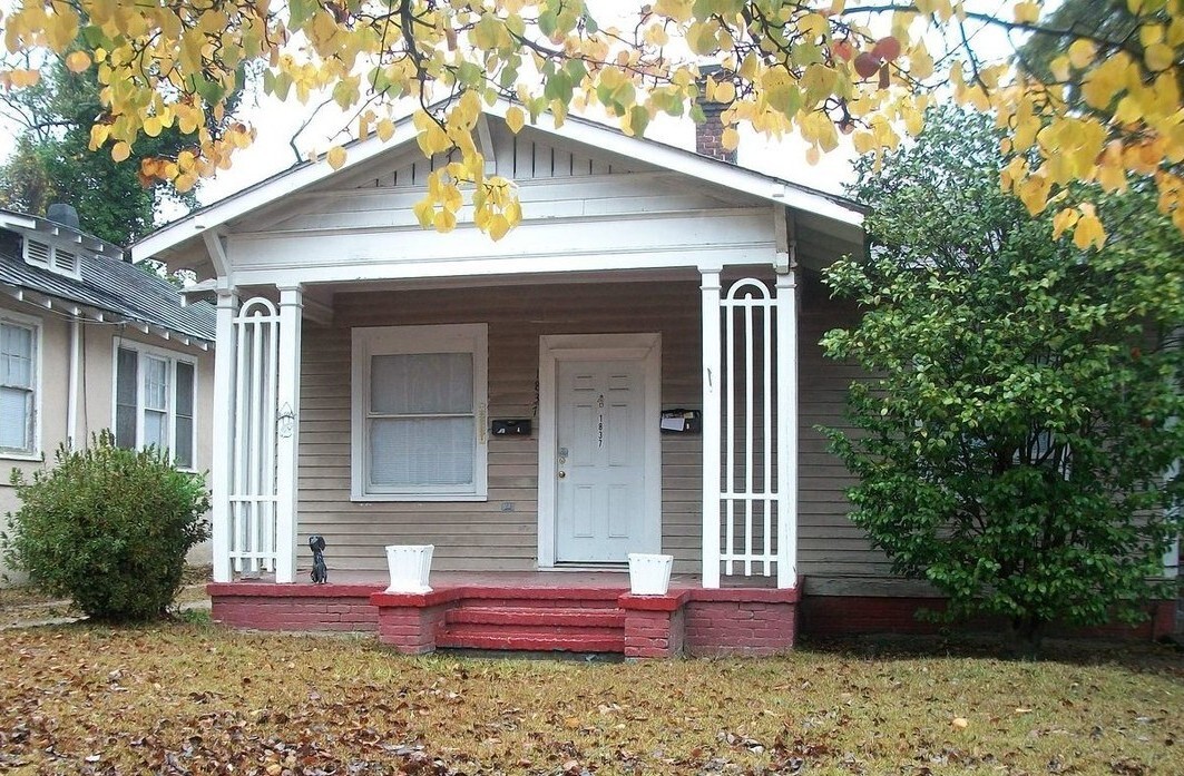 Rocking Chair Front Porch - 1837 McDowell St