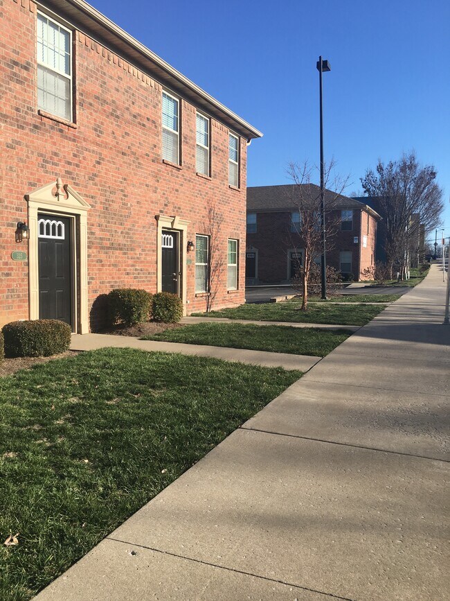 Burley Townhomes Off Campus 4 Bedroom! Apartments in Lexington, KY