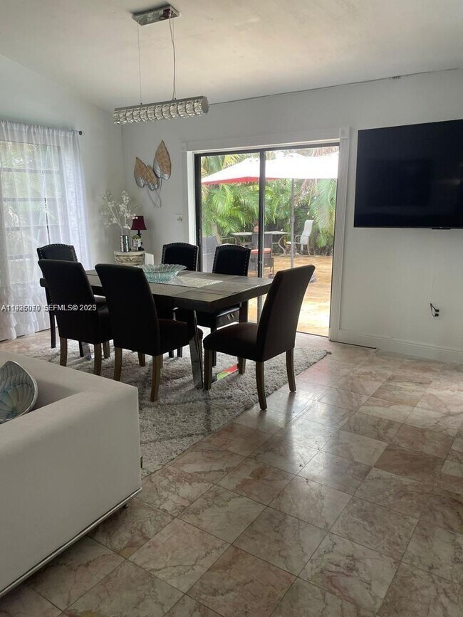 Foto del edificio - Southwest 90th Terrace, Miami, FL 33186 - 3 BR 2 BA house