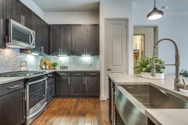 Foto del edificio - Your Private Urban Oasis Awaits