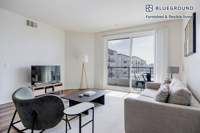 Building Photo - 13603 Marina Pointe Dr