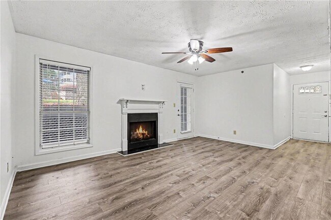 Foto del edificio - 3960 Riverlook Pkwy SE