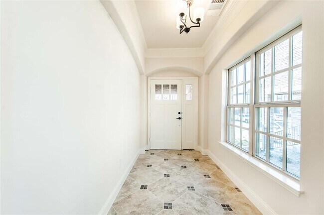 Building Photo - 544 Waterloo Dr