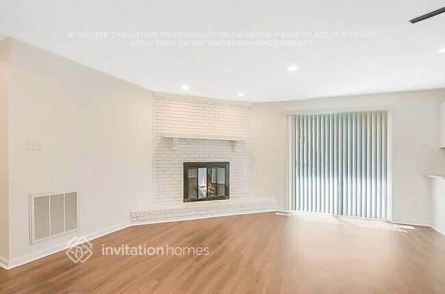 Foto del edificio - 232 Sandlewood Dr