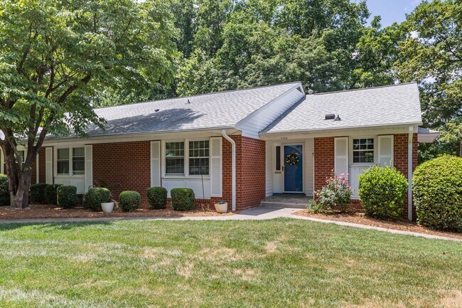 Foto del edificio - Wonderful Furnished Condo Close to Wake Fo...