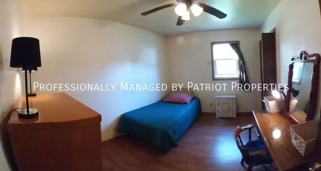 Building Photo - 1205 Lakeview Dr