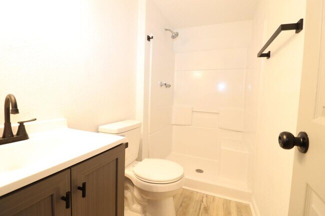 Building Photo - 21 Larue St