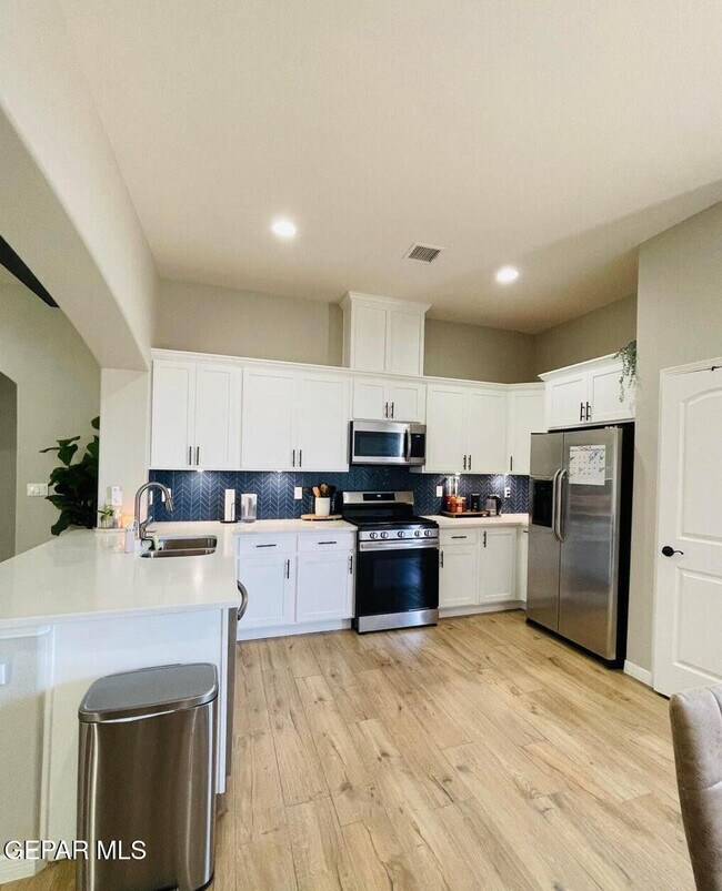 Building Photo - 2220 Tierra Delmonte Dr