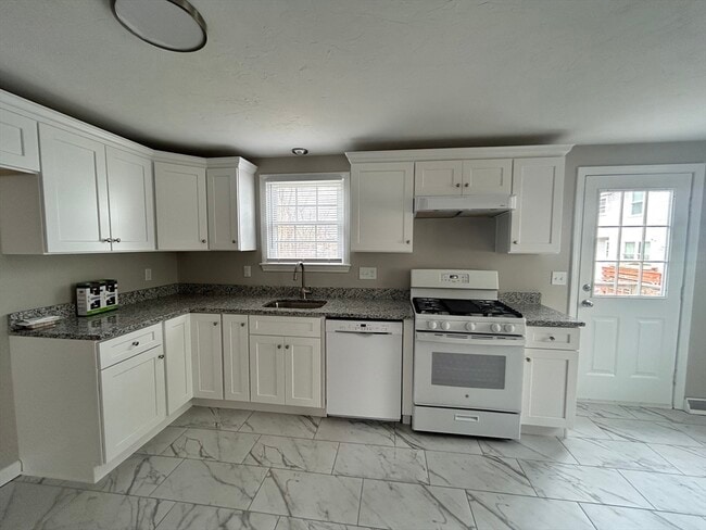 Building Photo - 38 Reservoir St