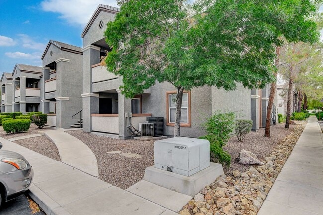 Foto del edificio - Chic & Convenient: Your Ground-Level Condo Retreat in Silverado Ranch