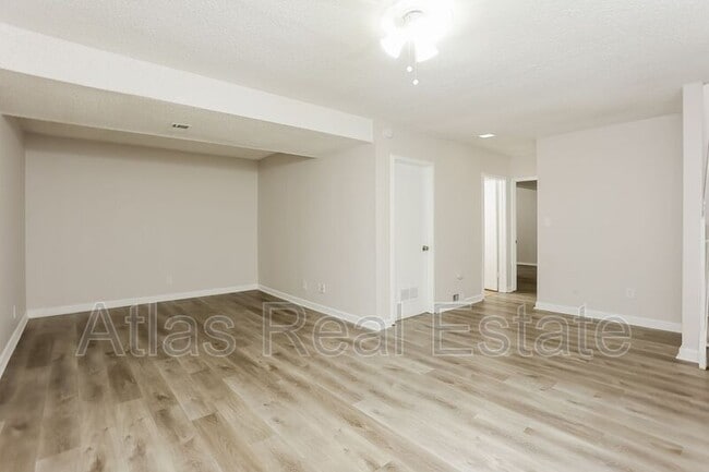 Building Photo - 3571 S Lewiston Way