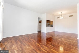 Building Photo - 1 Markham Rd