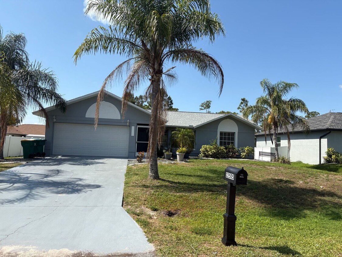 Primary Photo - 22505 Amigo Ave