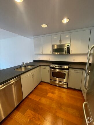 Building Photo - 451 Kansas St