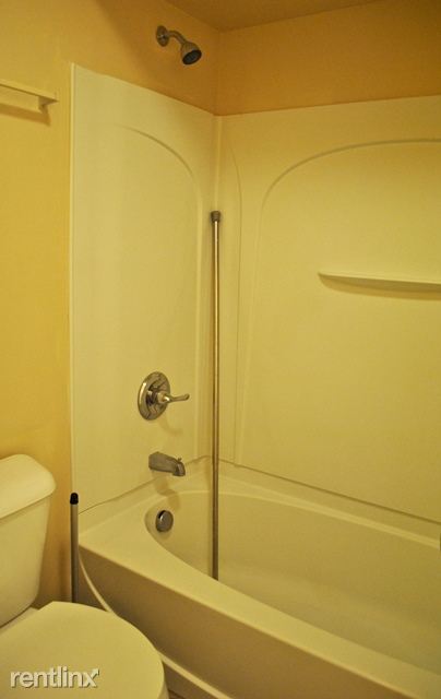 Foto del edificio - 3 br, 1 bath Apartment - 727 Packard St 1