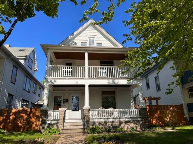 Beautiful, well-maintained duplex - 1127 Adams St NE