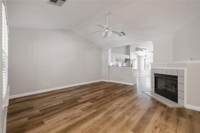 Building Photo - 303 Strawn