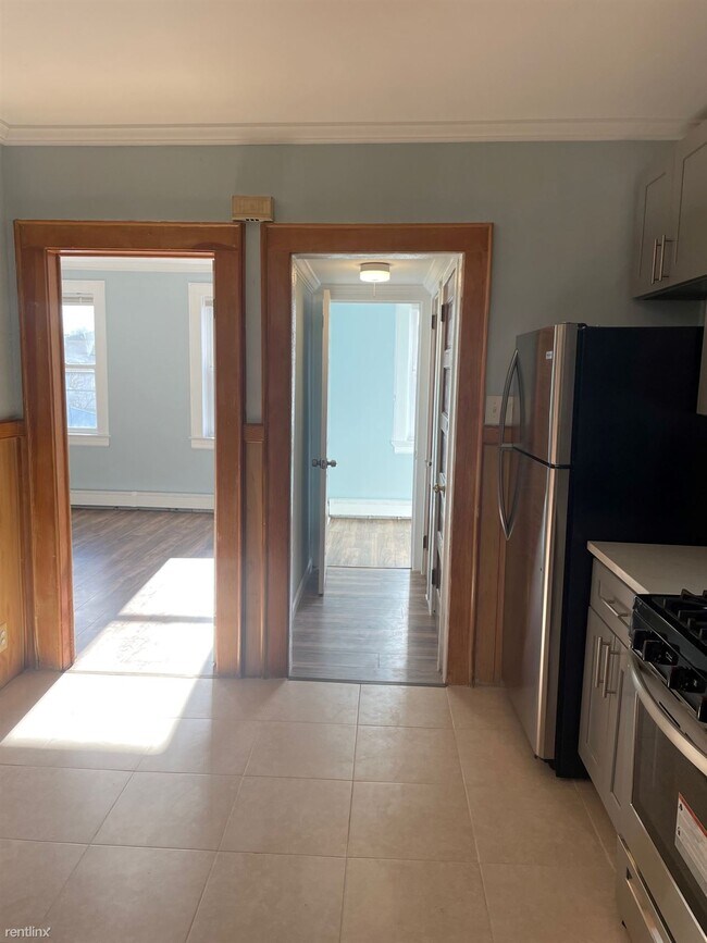 Building Photo - 2 br, 1 bath Duplex - 26 King Street 2