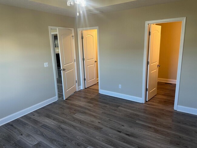 Foto del edificio - 427 Lansing Ln