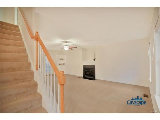 Foto del edificio - LOVELY 4 BEDROOM MOVE-IN READY HOME IN MID...