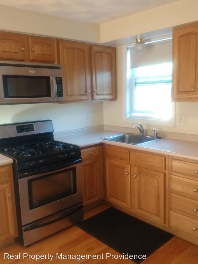 Building Photo - 483 S Main St