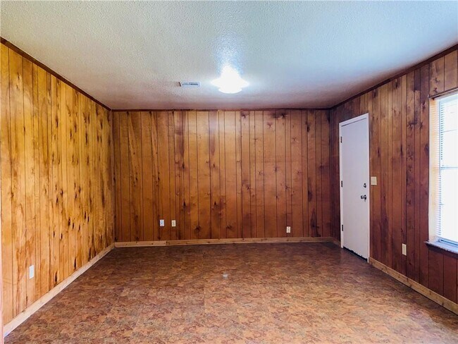 Building Photo - 1300 Johnson St