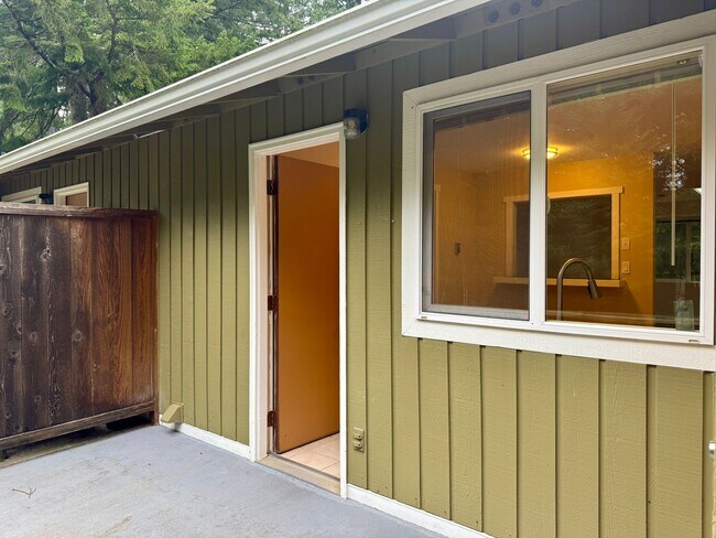 Foto del edificio - 79X Four Plex