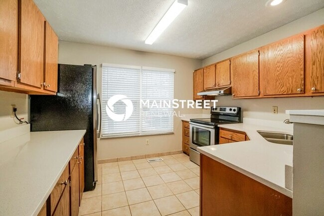 Building Photo - 3 Bedroom Pet-Friendly Home in Columbus, OH with Main Street Renewal