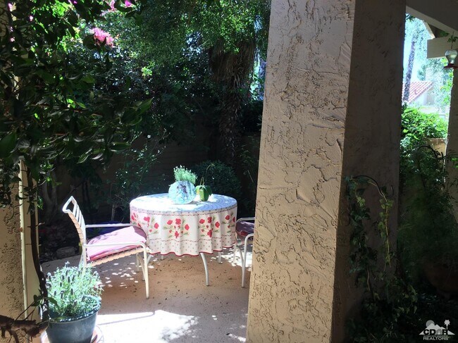 Foto del edificio - 69940 Los Cocos Ct