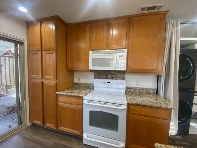 Foto del edificio - 4144 Ravenwood Pl