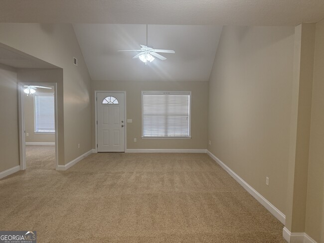 Foto del edificio - 112 Lakeview Commons Dr