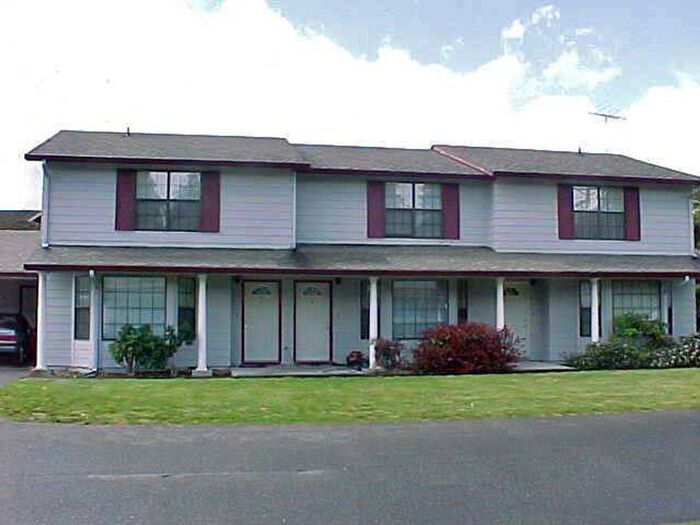 Primary Photo - 3 Bedroom 1 1/2 Bath Townhouse in Tacoma!