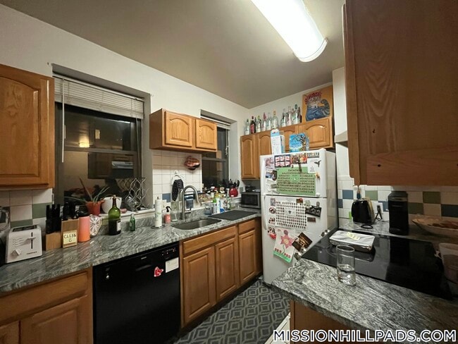 Building Photo - 715 Parker St