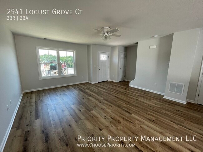 Building Photo - 3 Bdrm 2.5 Bath Townhome Near RMH - No Pets