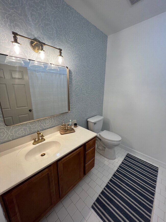 Building Photo - 319 Sterling Oaks Dr