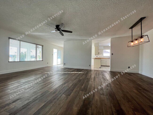 Foto del edificio - GOLF COURSE HOME W AMENITIES GALORE IN FOUNTAIN OF THE SUN 55+ COMMUNITY & COUNTRY CLUB