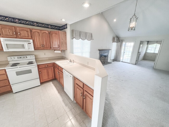 Building Photo - 2138 Valley Dr